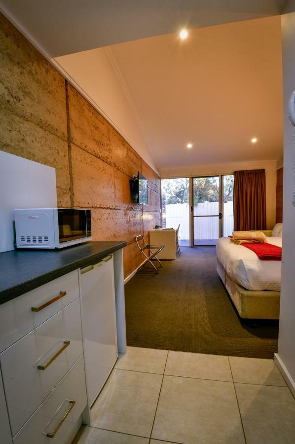 Crossroads Ecomotel Port Augusta Bagian luar foto