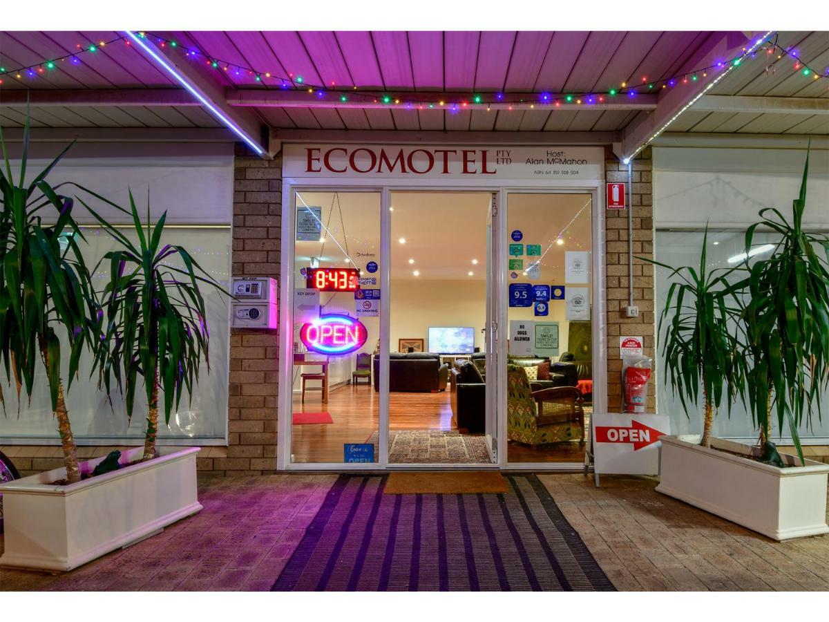 Crossroads Ecomotel Port Augusta Bagian luar foto